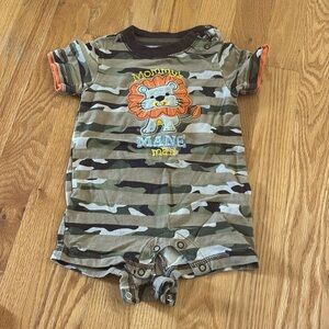 Mommy's Mane Man Camo Romper (Size 3 to 6 Months)